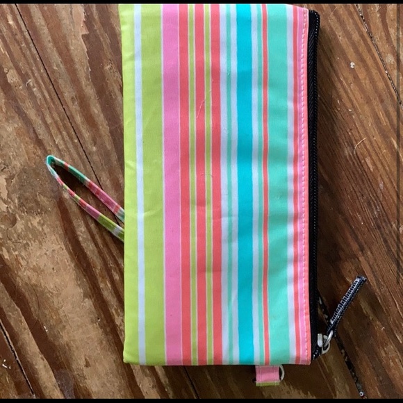 🌸ADORABLE WRISTLET - Picture 2 of 2